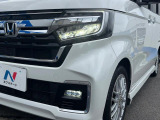 【LEDヘッドライト】悪天候や夜間走行時も良好な視界を確保し安心して運転できる高輝度LEDヘッドライトを装備!点灯速度が早く、消費電力も抑えられています。