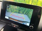 【バックカメラ】駐車時に後方がリアルタイム映像で確認できます。大型商業施設や立体駐車場での駐車時や、夜間のバック時に大活躍!運転スキルに関わらず、今や必須となった装備のひとつです!
