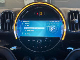 アップルカープレイ装備!!Bluetooth機能も付いておりますので、音楽再生も楽々です♪