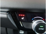 【シートヒーター】寒い日の運転など冷えやすい脚部を快適に温めてくれる。嬉しい機能♪
