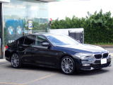 BMW在庫保有台数常時100台以上!ご来店の際はBMW本店(厚木市下荻野140-1)にご来店ください!弊社自慢の全天候型ショールーム!BMW在庫保有台数常時100台以上ございます!