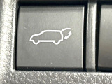 【パワーバックドア】スマートキーや運転席のボタンを押すだけでリアゲートが自動で開閉します!荷物を持っている時や、高い位置にあるバックドアを閉める際に便利な機能です♪