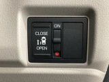 【片側パワースライドドア】片側がパワースライドドアになっており、運転席のスイッチやスマートキーでも開閉が可能です!開口部も広いので乗り降りも楽々♪