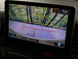 【バックカメラ】駐車時に後方がリアルタイム映像で確認できます。大型商業施設や立体駐車場での駐車時や、夜間のバック時に大活躍!運転スキルに関わらず、今や必須となった装備のひとつです!