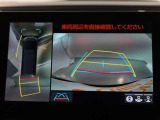 パノラミックビューモニター付きです。車両を上から見たような映像をディスプレイオーディオ画面に表示。運転席からの目視だけでは見にくい、車両周辺の状況をリアルタイムでしっかり確認できます。