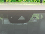 【i-ACTIVESENSE】走行中に前方の車両等を認識し、衝突しそうな時は警報とブレーキで衝突回避と被害軽減をアシスト。より安全にドライブをお楽しみいただけます。