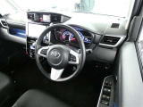 【運転席】運転席周りの画像です。プロの手で隅々までクリーニングしています。ご来店いただき実際に見てみてくださいね☆
