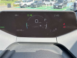 視線を前方に誘導する、トップマウントメーターを起点とし、安全確認がしやすく、運転に集中できる構成に。最大限走りの良さを楽しむことができます。