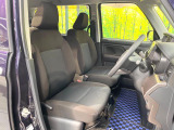 運転席シート廻りは使用感も少なく、良好な状態となっています。前オーナー様が丁寧に使っていたことがよくわかりますね。