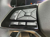 ステアリングスイッチ付きのハンドル!運転に支障をきたすことなくナビ操作が可能です!!