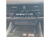 オートA/Cで快適な温度をしっかりキープ!エクストレイルは運転席・助手席・後席の3つとも違う温度で設定可能!