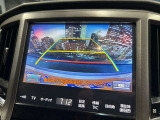 【バックカメラ】運転席から画面上で安全確認ができます。駐車が苦手な方にもオススメな便利機能です。