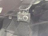 【ドライブレコーダー】安心・安全なカーライフに必須のドライブレコーダーを装備!走行中はもちろん、あおり運転や事故に遭遇した際の状況も映像で記録し、万一のリスクに備えます。