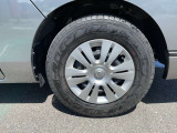 195/80R15インチタイヤ&フルホイールカバー付きです。