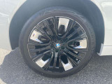 【BMWアロイホイル】軽量かつ強度に拘ったアロイホイル。走行性能ポテンシャルを引き出す設計。車の足元を引き締めてくれる大きなポイントはアロイホイルです。