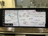 BMWのナビゲーションは操作性も良く、詳細な地図情報と交通状況を見やすく表示し、快適なドライビングをサポートしながら目的地までナビゲートします。