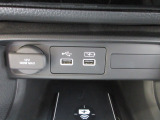便利な充電用USBジャックも付いています☆周辺機器の充電にご利用頂けます☆