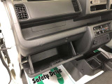 車内の整理整頓に役立つ便利な収納が車内のいたるところに設置されています。