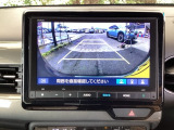バックも安心のバックカメラ付いています。バックカメラがあると、いつでも安全にバックできますね。死角も減ります。