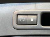 【パワーバックドア】スマートキーや運転席のボタンを押すだけでリアゲートが自動で開閉します!荷物を持っている時や、高い位置にあるバックドアを閉める際に便利な機能です♪