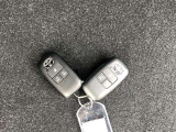 スマートキー2本付き!キーをポケットやカバンに入れておくだけでドアの施錠・開錠やエンジンスタートの操作が簡単です!