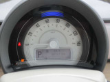 運転席のスピードメーターになります。明るく見やすく安全快適なドライブを楽しめます。