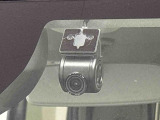 事故直前・直後のデータを記録しておくことで、客観的な検証を行うことができるドライブレコーダーが付いてます。保証は修理保証のみとなります。