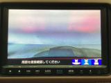 【バックカメラ】運転が苦手な方も車庫入れラクラクです!ギアをリバースに入れれば自動的に切り換わりますので、面倒な操作は不要です♪狭い駐車場もお車を傷つけず安心ですね!