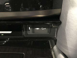 外装工程では、ボディの汚れや鉄粉を洗浄し、磨き上げコーティング。タイヤ・ホイール・エンジンルームまで、しっかり洗浄・艶出しいたします。