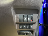 パワースライドドアの開閉はスマートキーのリモコンやドアノブは勿論、運転席側のスイッチ操作でも開閉ができ、安全・簡単です。