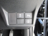 パーキングセンサーや横滑りを防ぐVSA等のスイッチ類は運転席の右側、手の届きやすい位置にあります。