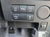 【安全装備も充実】車線逸脱警報システム。バック時の障害物を検知し知らせるパーキングセンサー付きです。