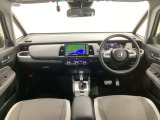 【前方視界】開放的な前方視界!運転がしやすく疲れにくいです♪窓が大きく、見通しがとっても良いおクルマですよ♪