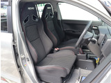お車選びをお楽しみ頂けるよう、在庫車の展示スペースを十分に確保しております。