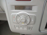 オートエアコンです。簡単な操作で室内を快適な温度になりますので夏場や冬場でも快適なドライブが楽しめます。