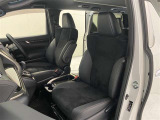 厚みがあって、座り心地のいいシート。運転席も助手席もリラックスしてゆったりと座れます♪