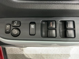 狭い駐車場で便利な電動格納ドアミラーが付いています。