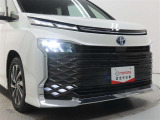 高輝度で点灯速度が速く、しかも消費電力の少ないLEDヘッドライトが装備されています!LEDの明るい光が走行中の視界の確保をサポートして、夜のドライブがより楽しく安全に運転できます♪