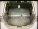 リアシートも簡単格納ができ、大きな荷物もらくらく収納できます!