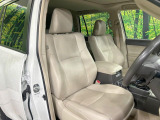 【シートヒーター&ベンチレーション】夏場は涼しい風でお尻や背中の熱やムレを防ぎ、冬はエアコンよりも早く温まってポカポカに!季節を問わず快適に過ごせます。