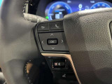 【ステアリングスイッチ】運転中に視線を前に向けたまま画面の操作できます。