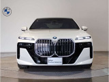 【キドニーグリル】BMWは約90年もの間、ほぼ全ての車両にひと目でBMWだと分かるこの特徴的なフロントグリルが備えられ、デザイン・アイコンとして親しまれてきました。