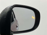 ブラインドスポットモニター付きで車線変更じの後方確認をサポートしてくれます。
