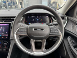 操作性の良いハンドルで運転中のストレスも軽減されます。