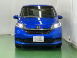 LEDヘッドライトを装備しています。LEDヘッドライトはとても明るく、雨の日や夜間走行も安全・安心です。オートライトコントロール付きで周囲の明るさに応じて自動で点灯・消灯します