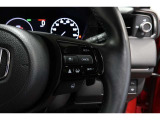 Hondaセンシングの機能のひとつ、アダプティブクルーズコントロール付!アクセルから足を離しても設定したスピードと前車との車間を保ち走行してくれます!車線維持もアシスト☆高速道路で疲労軽減ですね☆