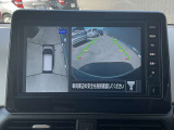 アラウンドビューモニター搭載。上から見下ろしたように液晶に映るのでスムーズな駐車をサポートします。