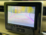 【バックカメラ】駐車時に後方がリアルタイム映像で確認できます。大型商業施設や立体駐車場での駐車時や、夜間のバック時に大活躍!運転スキルに関わらず、今や必須となった装備のひとつです!