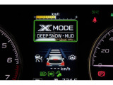 X-MODEは路面に応じてモードを選択するだけで4輪の駆動力やブレーキなどを最適にコントロール。悪路からのスムーズな脱出をサポートします。