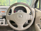 インテリアに合わせたデザインのステアリングは、運転される方のことも考え、運転しやすい形状、大きさです。是非一度、実際に触ってお確かめください。